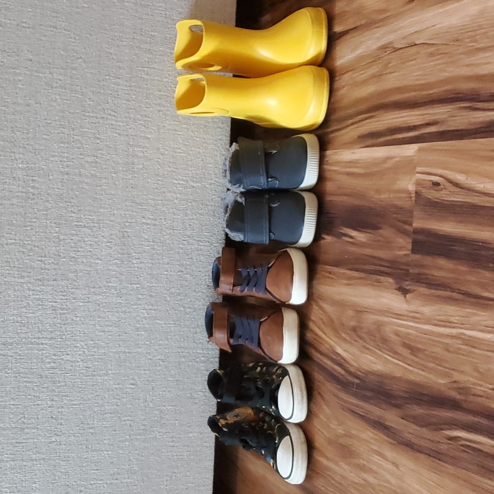 Toddler boy size 9 lot